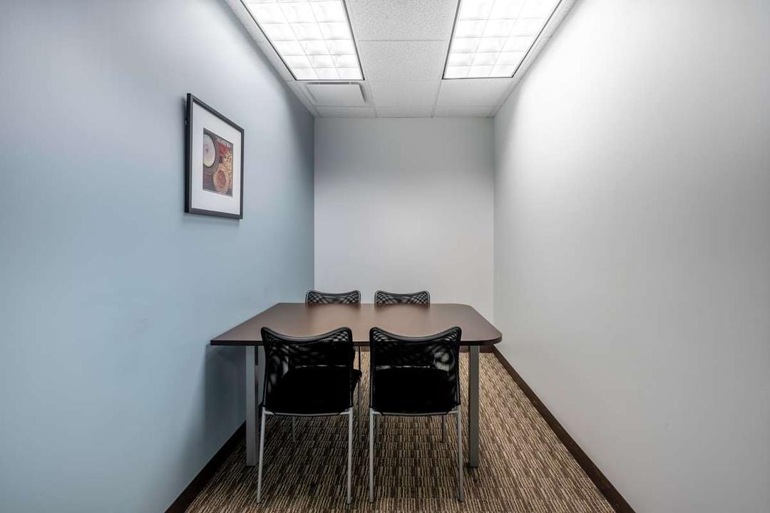 Executive Towers West - Photo 3 Executive Towers West office space - View 3 in Downers Grove - TwentyFourHourAccess, meeting_rooms, parking