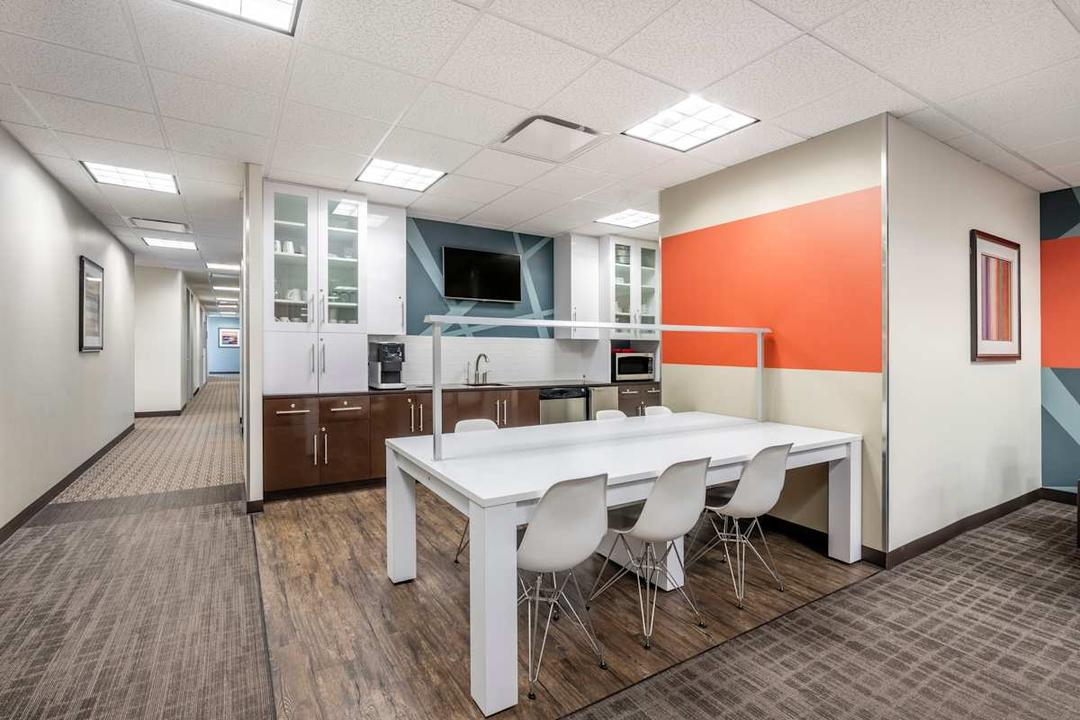 Executive Towers West - Photo 6 Executive Towers West office space - View 6 in Downers Grove - TwentyFourHourAccess, meeting_rooms, parking