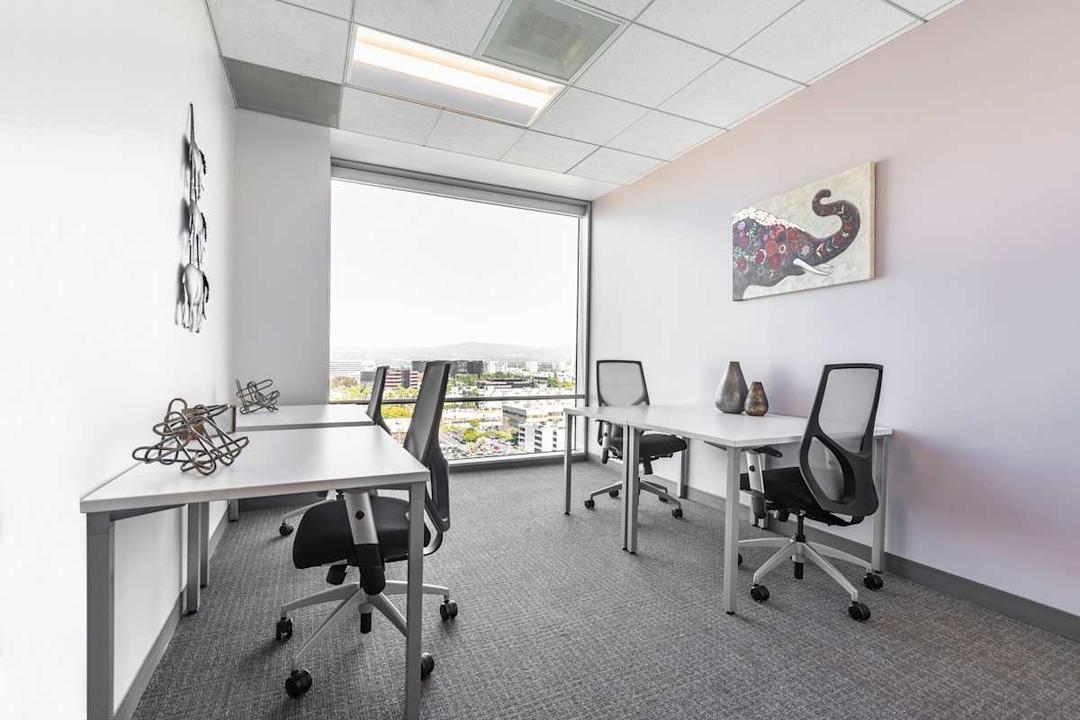 4695 MacArthur Court office space - View 4 in Newport Beach - TwentyFourHourAccess, meeting_rooms, parking