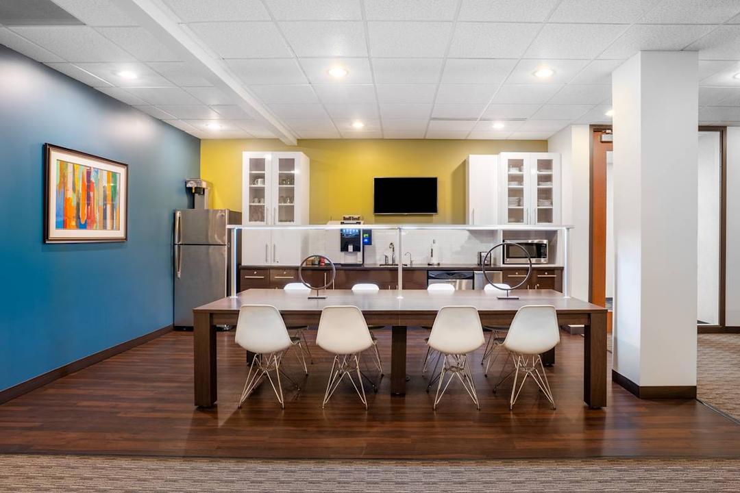 Riverwood Corporate Center I - Photo 5 Riverwood Corporate Center I office space - View 5 in Waukesha - TwentyFourHourAccess, meeting_rooms, parking