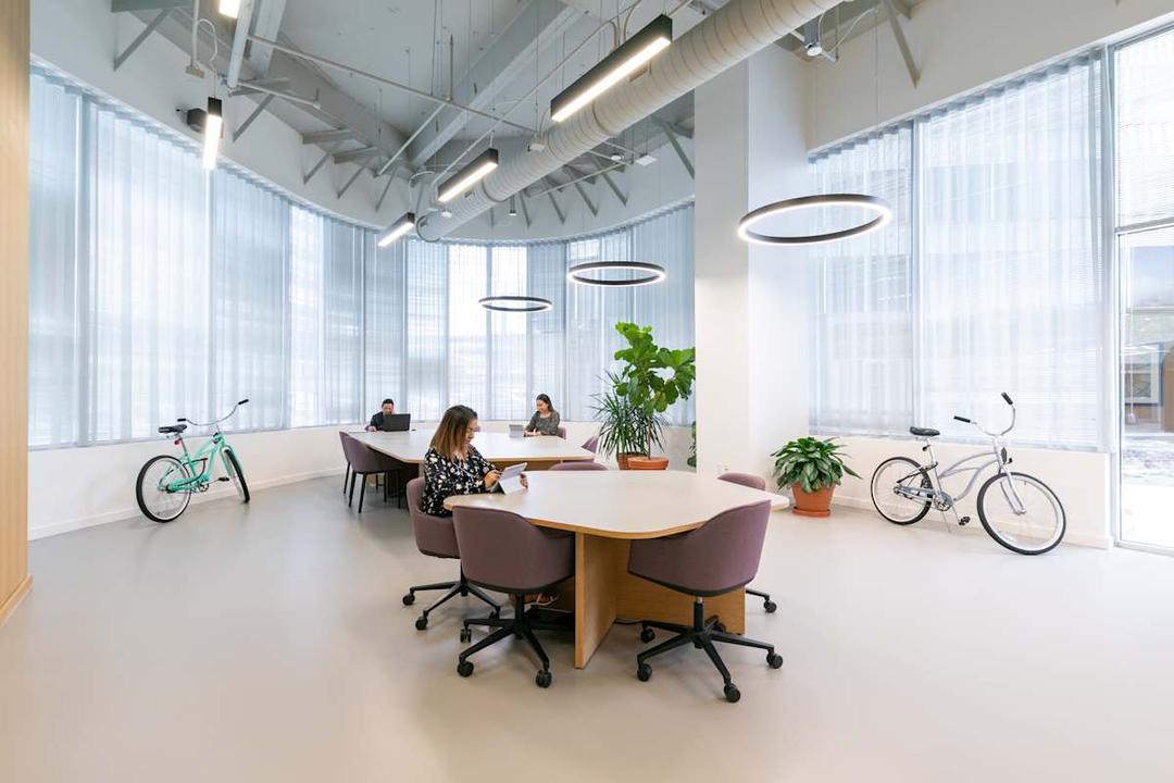 Two Post Oak Central - Photo 3 Two Post Oak Central office space - View 3 in Houston - TwentyFourHourAccess, meeting_rooms, parking