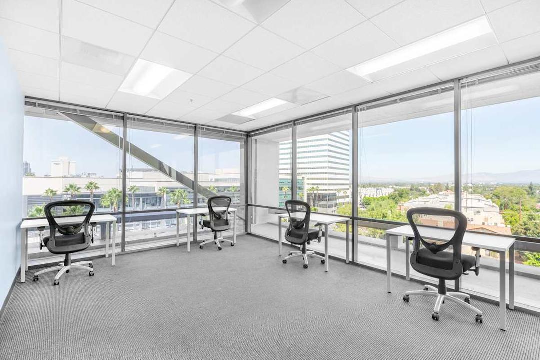 Valley Office Plaza office space - View 4 in Los Angeles - TwentyFourHourAccess, meeting_rooms, parking
