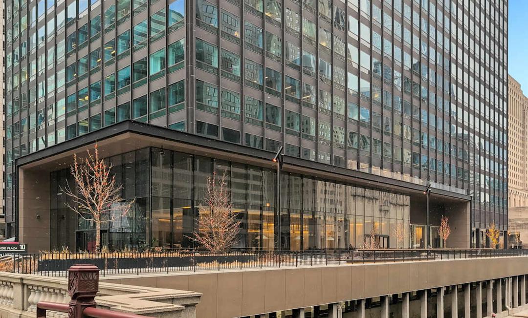 South Riverside Plaza office space - View 2 in Chicago - TwentyFourHourAccess, meeting_rooms, parking