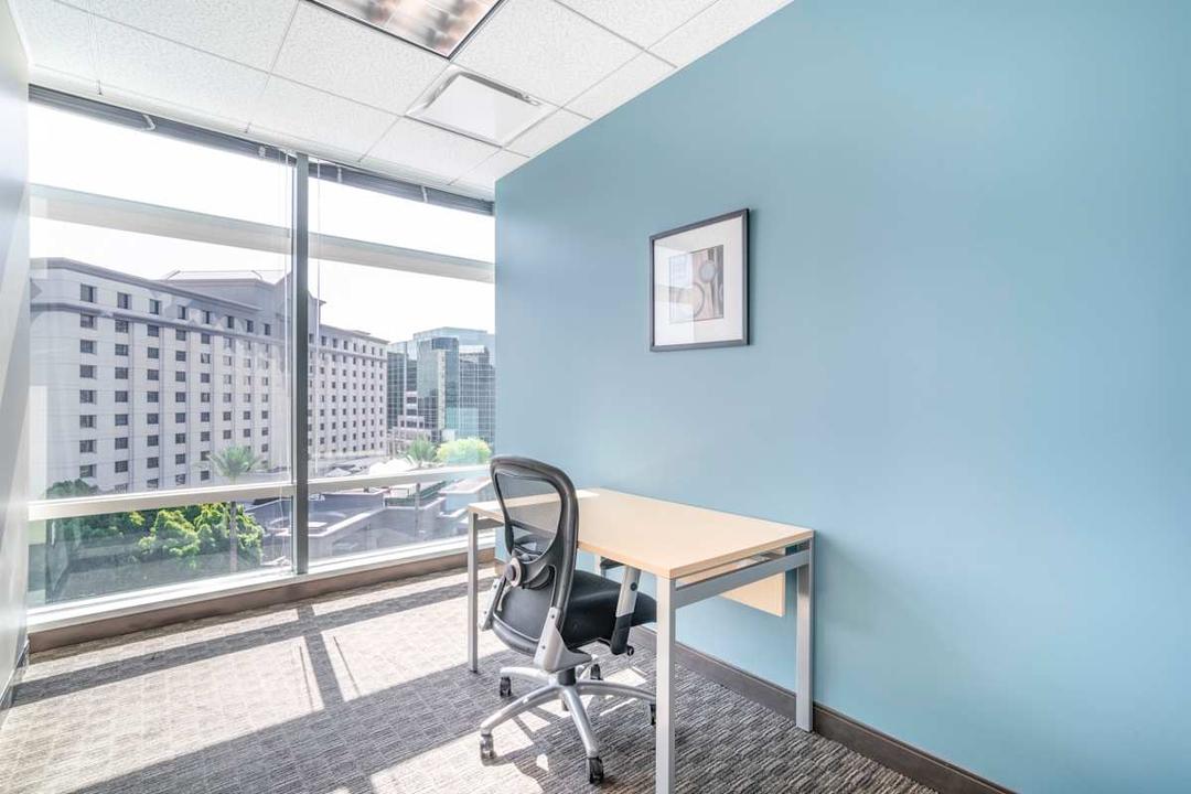 24th At Camelback - Photo 4 24th At Camelback office space - View 4 in Phoenix - TwentyFourHourAccess, meeting_rooms, parking