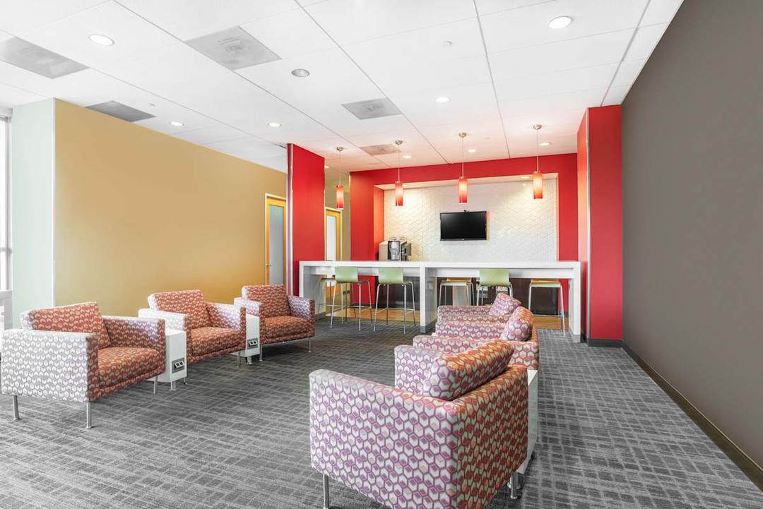 Gateway Plaza office space - View 5 in Santa Clarita - TwentyFourHourAccess, meeting_rooms, parking