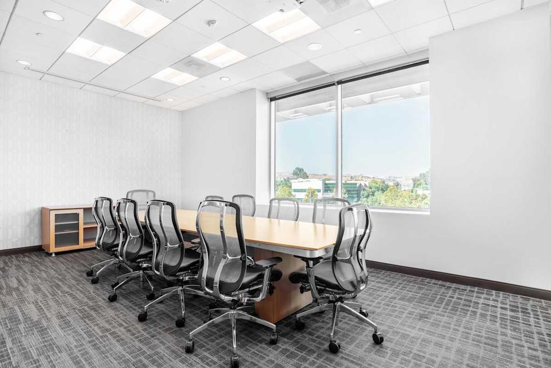 Gateway Plaza office space - View 3 in Santa Clarita - TwentyFourHourAccess, meeting_rooms, parking