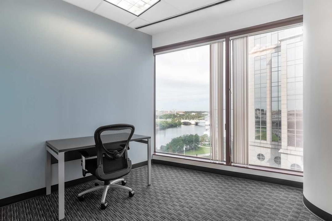Wells Fargo Center office space - View 4 in Tampa - TwentyFourHourAccess, meeting_rooms, parking