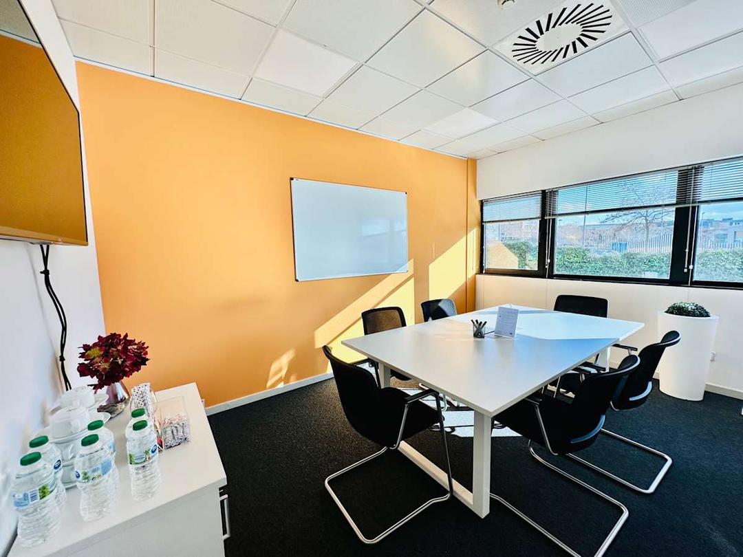 Gabriel Garcia Marquez 4 - Photo 3 Gabriel Garcia Marquez 4 office space - View 3 - TwentyFourHourAccess, meeting_rooms, parking