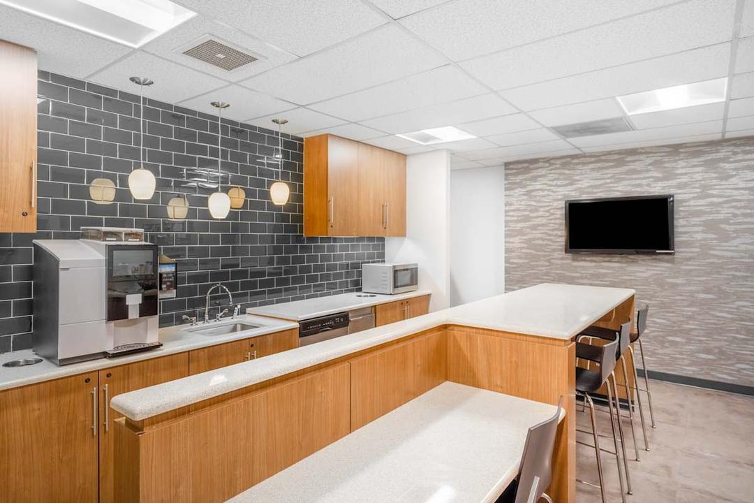 200 Broadhollow Road office space - View 6 in Melville - TwentyFourHourAccess, meeting_rooms, parking