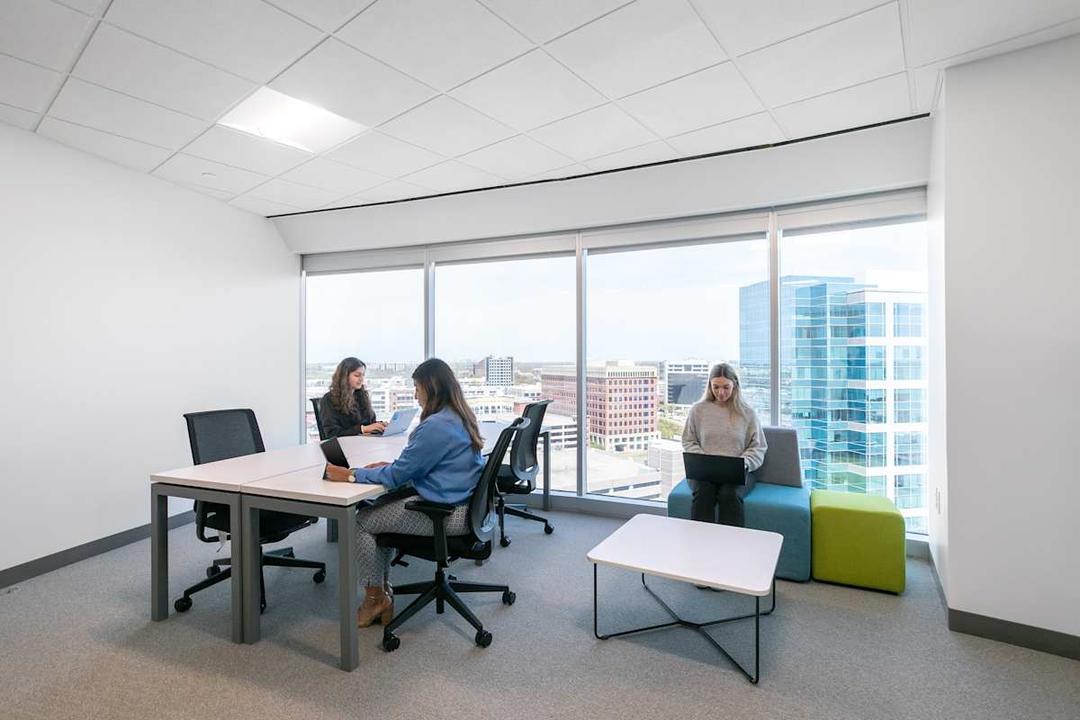 The Colonnade - Photo 4 The Colonnade office space - View 4 in Addison - TwentyFourHourAccess, meeting_rooms, parking