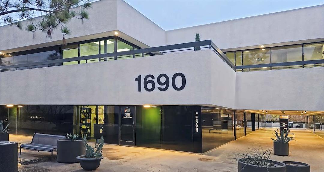 1690 W Shaw Ave Office Space 1690 W Shaw Ave - Office space in Fresno, California