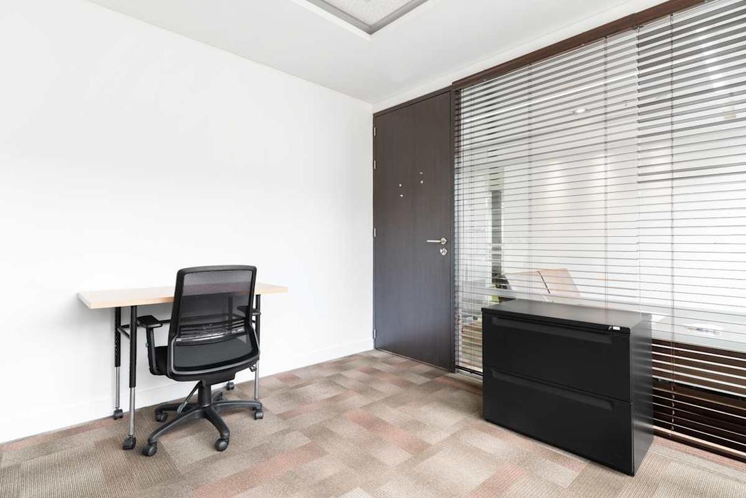 Urban Plaza office space - View 2 in Kirkland - TwentyFourHourAccess, meeting_rooms, parking