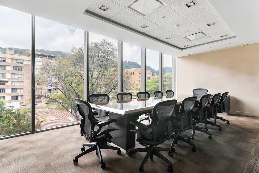 Urban Plaza office space - View 3 in Kirkland - TwentyFourHourAccess, meeting_rooms, parking