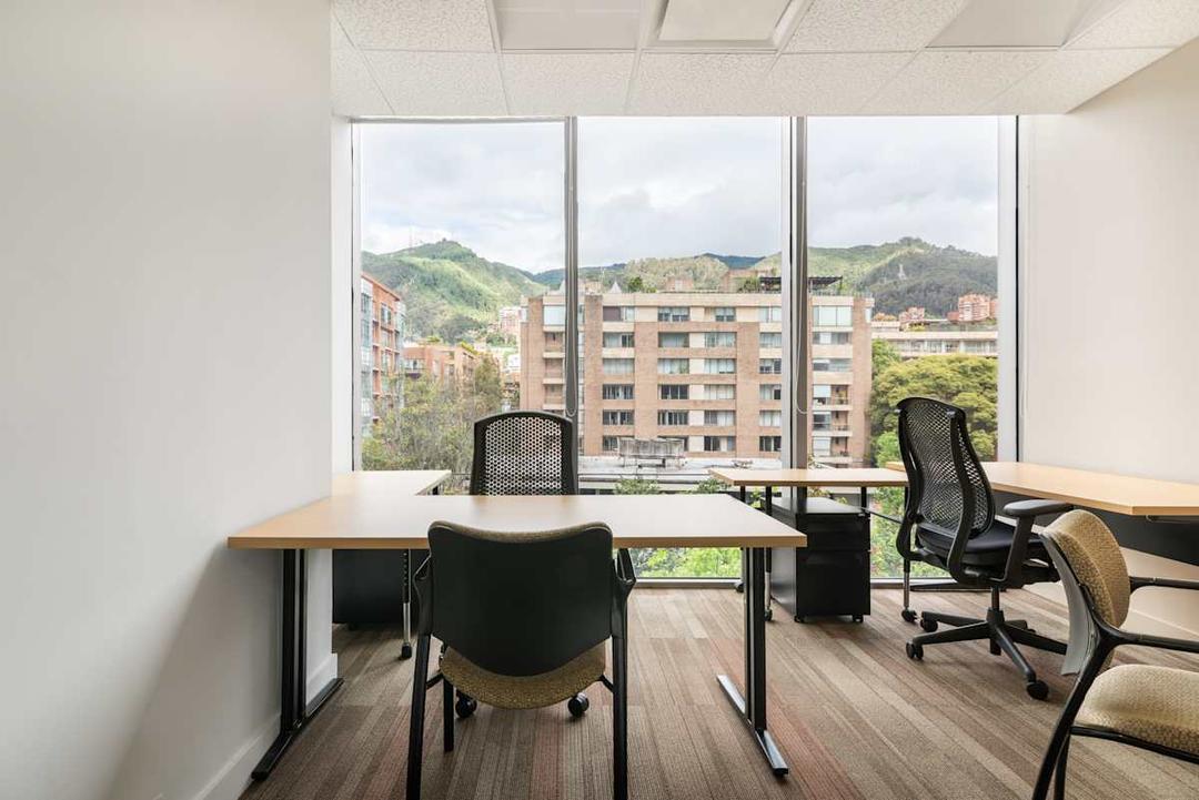 Urban Plaza office space - View 4 in Kirkland - TwentyFourHourAccess, meeting_rooms, parking